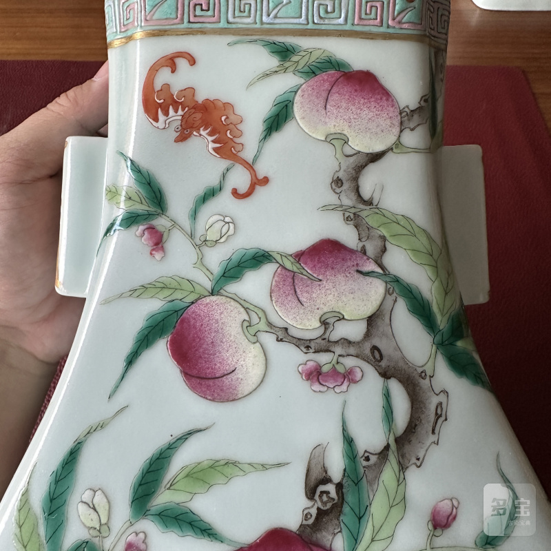 清光绪 青釉粉彩九桃纹贯耳瓶一对 - 图30